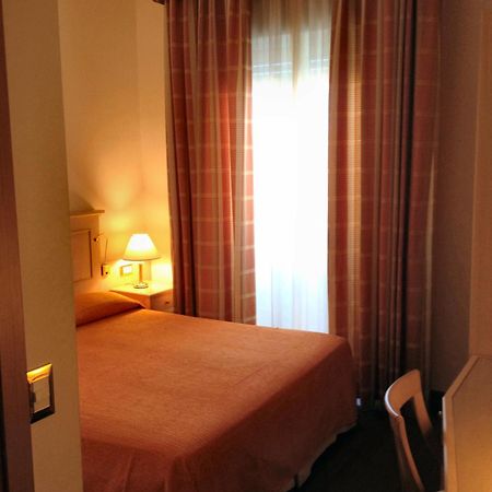 Hotel Byron Rímini Habitación foto
